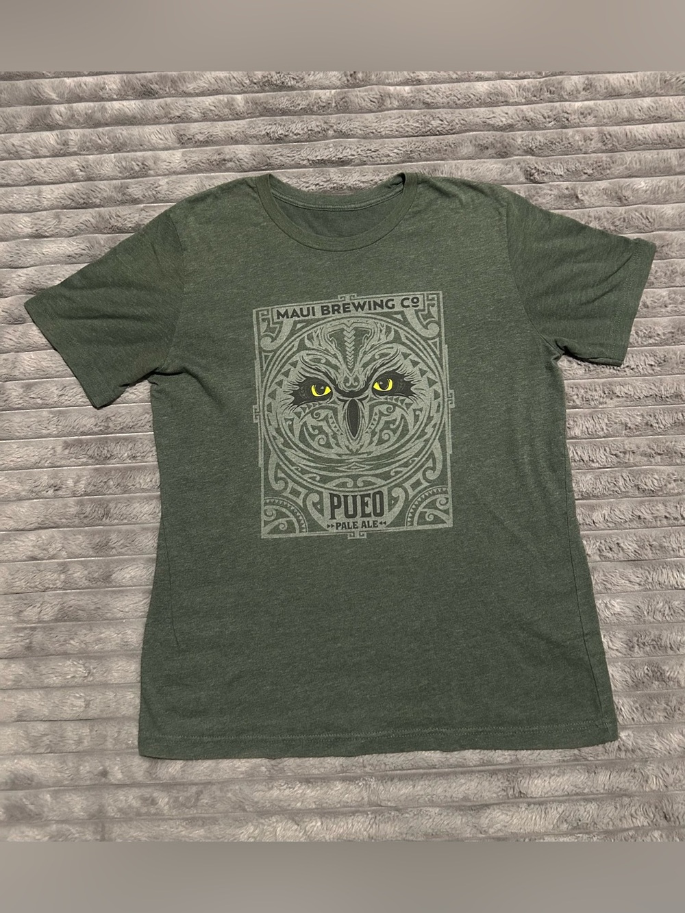 Maui Brewing Co.'s Pueo Pale Ale green Graphic T-Shirt